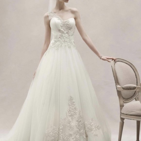 Oleg Cassini Bridal Gown - Picture 1 of 9